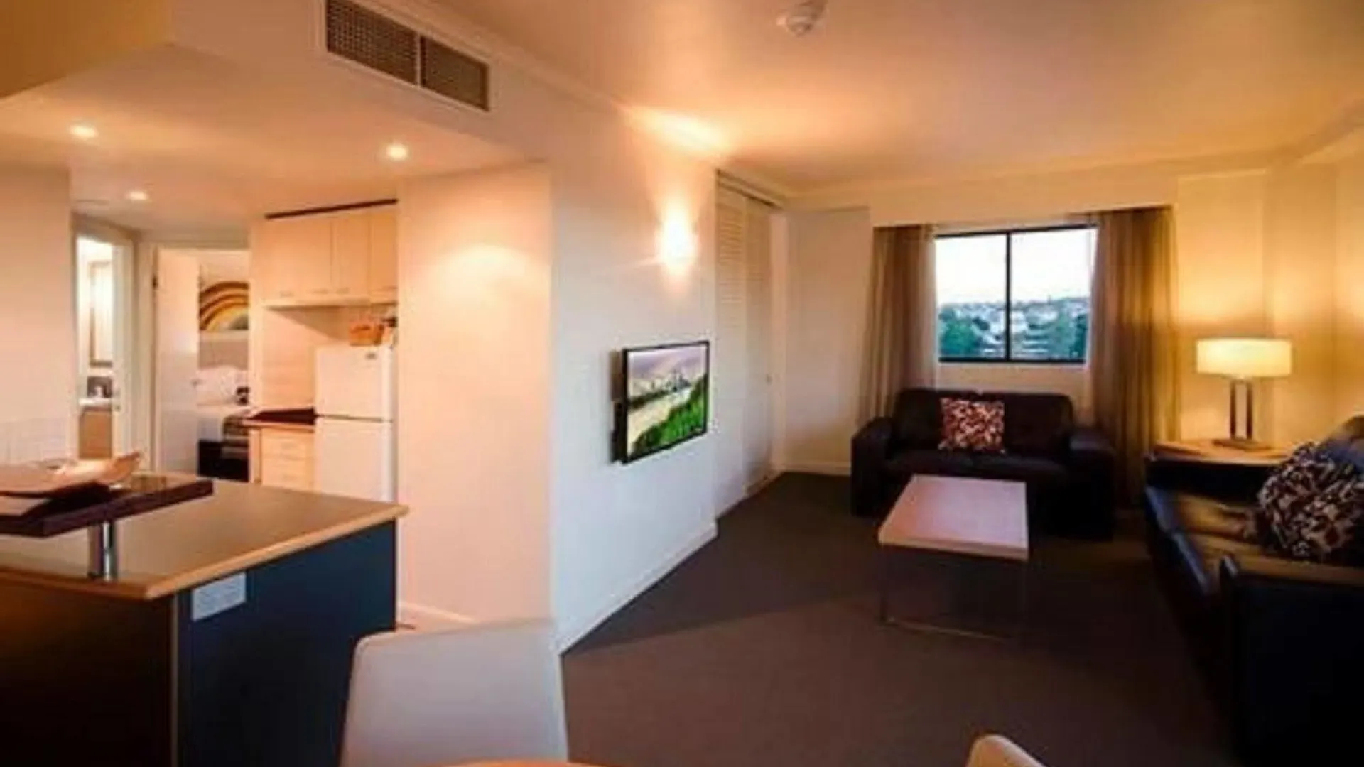 Central Cosmo Apartment Hotel Brisbane 4*,